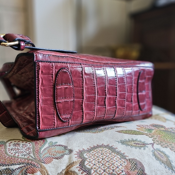 Imoshion red faux alligator embossed leather purse with acrylic handle. - Picture 5 of 10